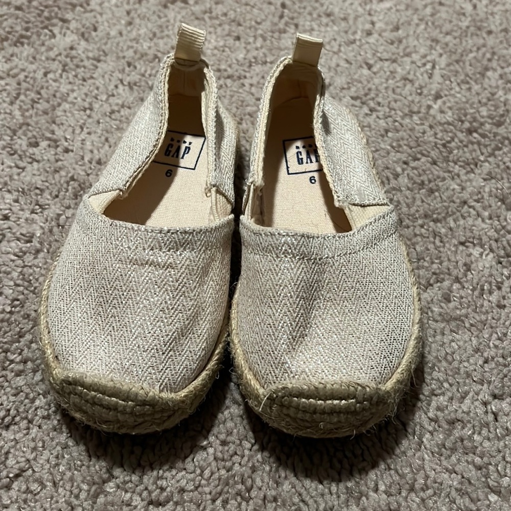 Baby Gap toddler size 6 gold shimmer shoes